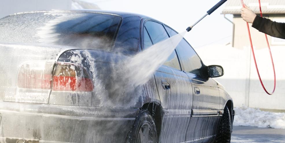 How to wash a car in winter in frost